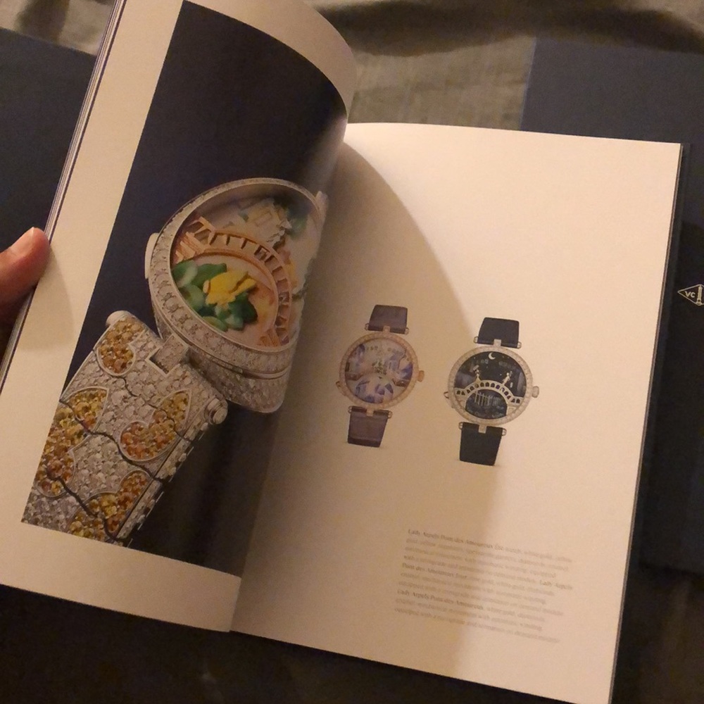 VCA Poetry of time mini coffee table book - Picture 5 of 7